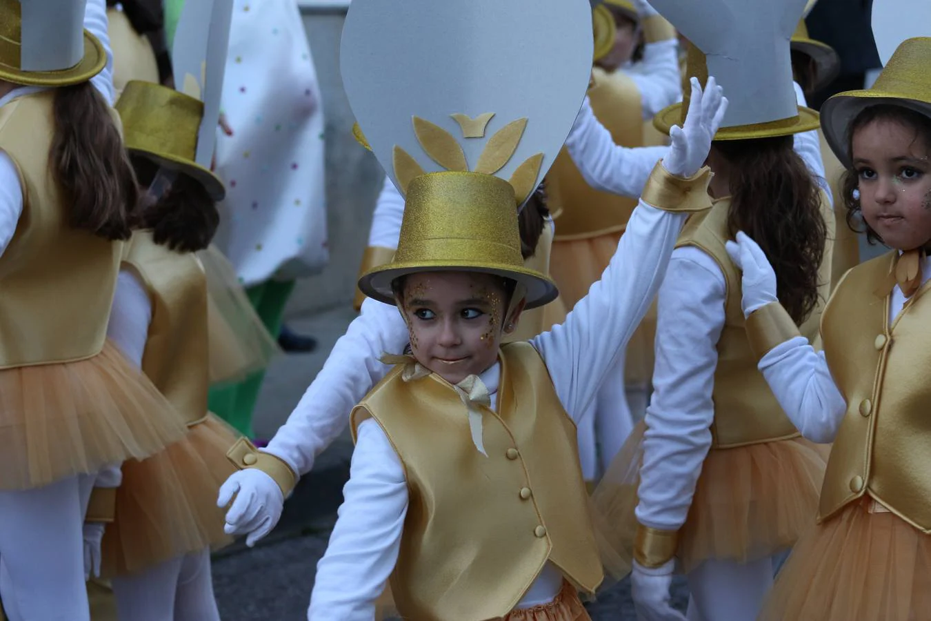 La Asociación juvenil La Trouppe ofreció un gran despliegue de fantasía con su recreación de La Bella y La Bestia.