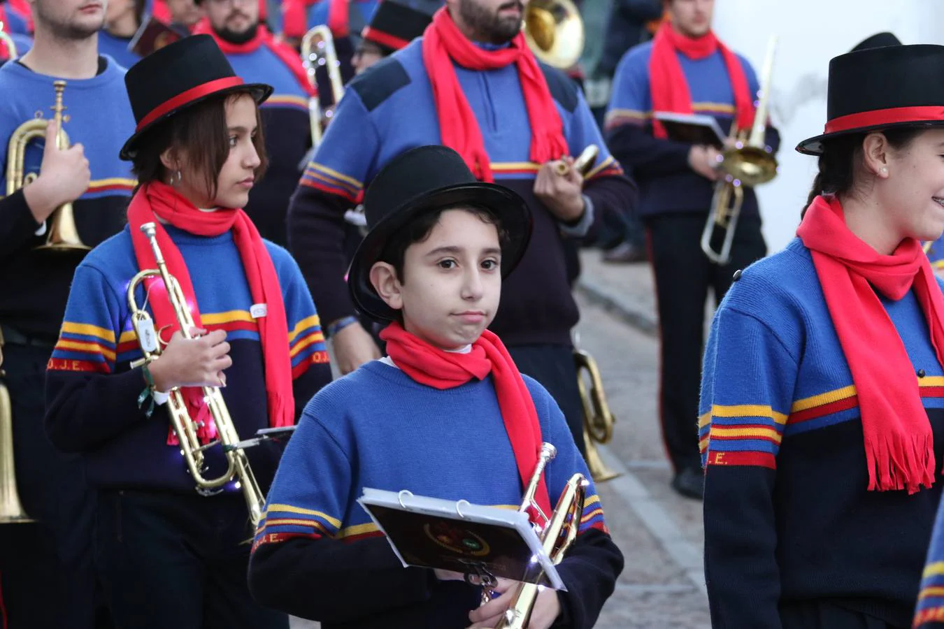 La Asociación juvenil La Trouppe ofreció un gran despliegue de fantasía con su recreación de La Bella y La Bestia.