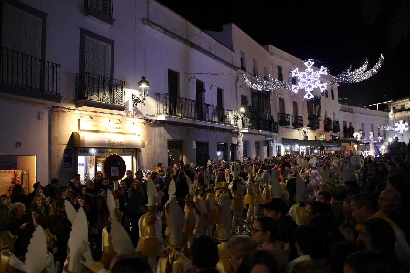 La Asociación juvenil La Trouppe ofreció un gran despliegue de fantasía con su recreación de La Bella y La Bestia.