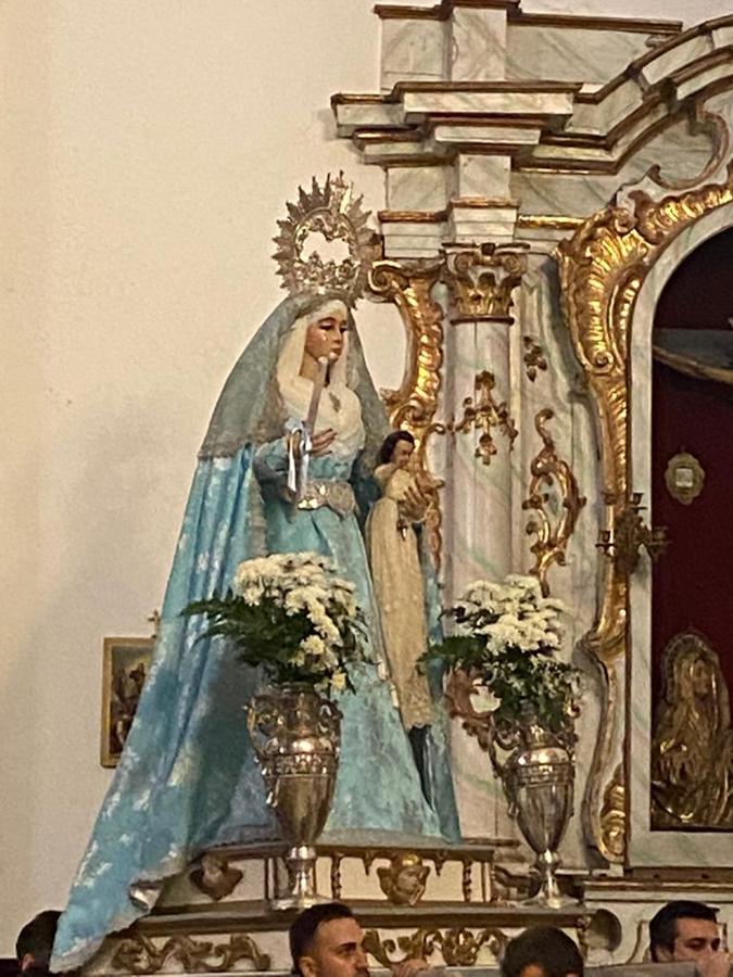 Presentación de los niños a la Virgen en la celebración de La Candelaria. 