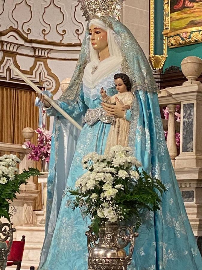 Presentación de los niños a la Virgen en la celebración de La Candelaria. 
