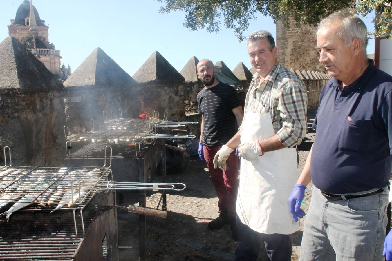 El cocinero jerezano Tomás Carbonero elaborando unas deliciosas migas.
