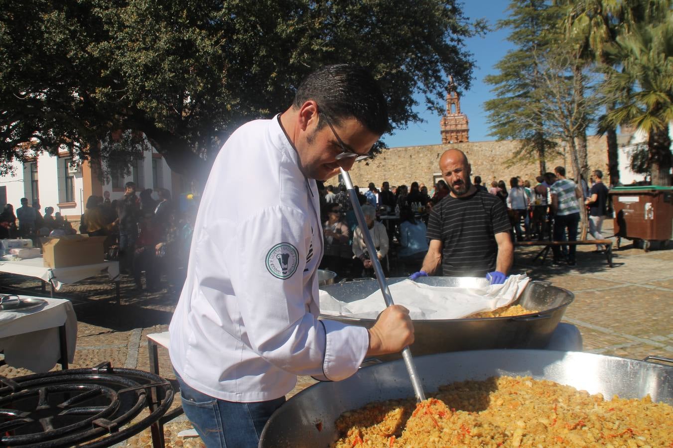 El cocinero jerezano Tomás Carbonero elaborando unas deliciosas migas.