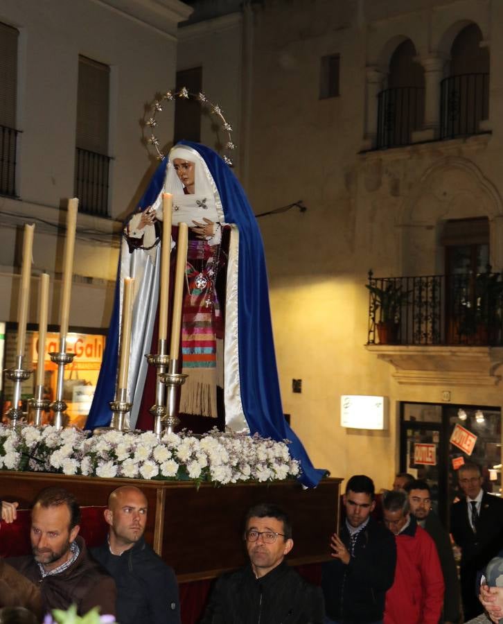 Numerosos fieles acompañaron el traslado desde la iglesia de San Miguel hasta la ermita de Los Mártires.