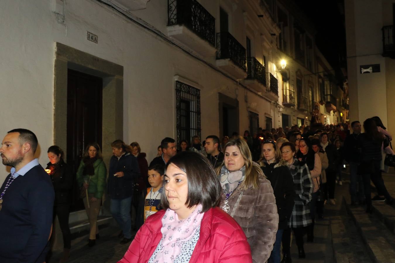 Numerosos fieles acompañaron el traslado desde la iglesia de San Miguel hasta la ermita de Los Mártires.