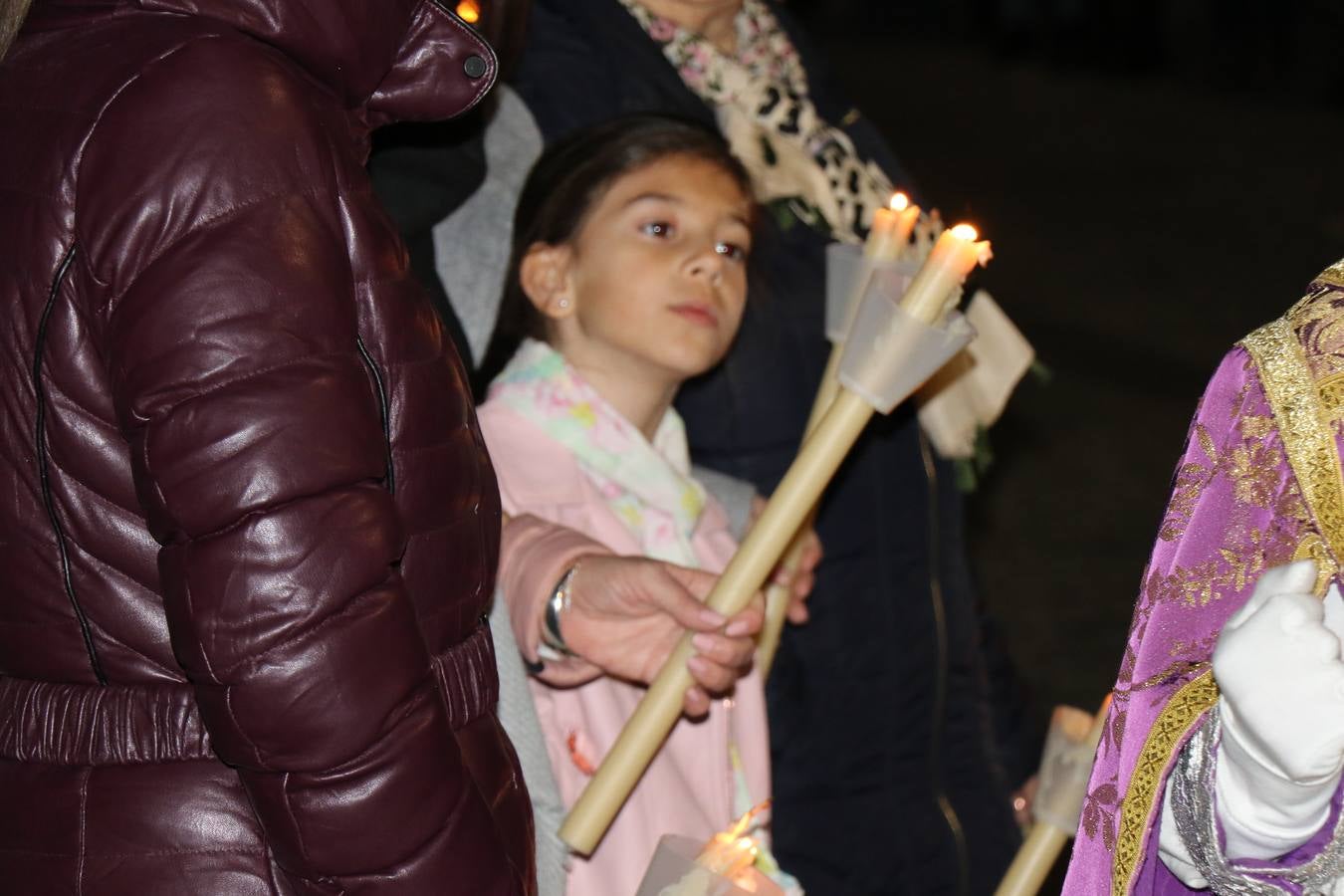 Numerosos fieles acompañaron el traslado desde la iglesia de San Miguel hasta la ermita de Los Mártires.