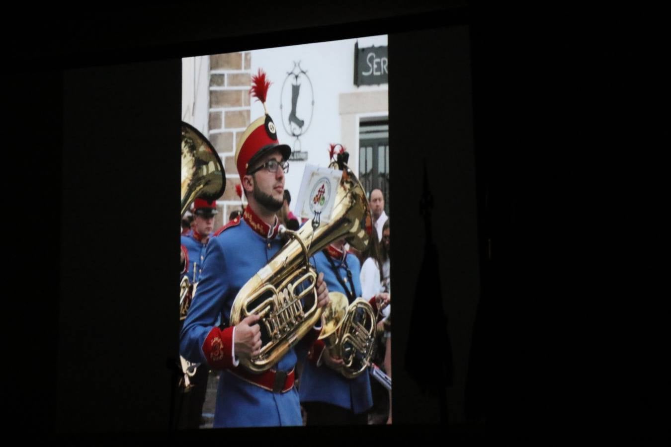 La Agrupación Musical 'Maestro Sousa' interpretando una de las Marchas de su repertorio para esta Semana Santa.
