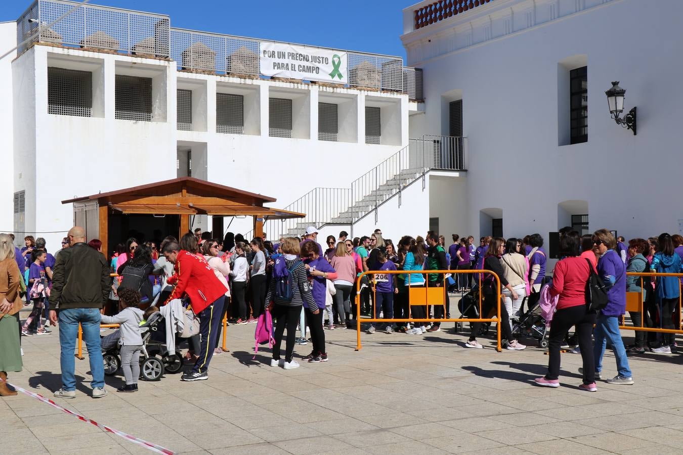 Participantes en la II Carrera de la Mujer.