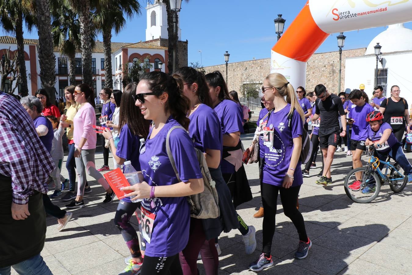 Participantes en la II Carrera de la Mujer.