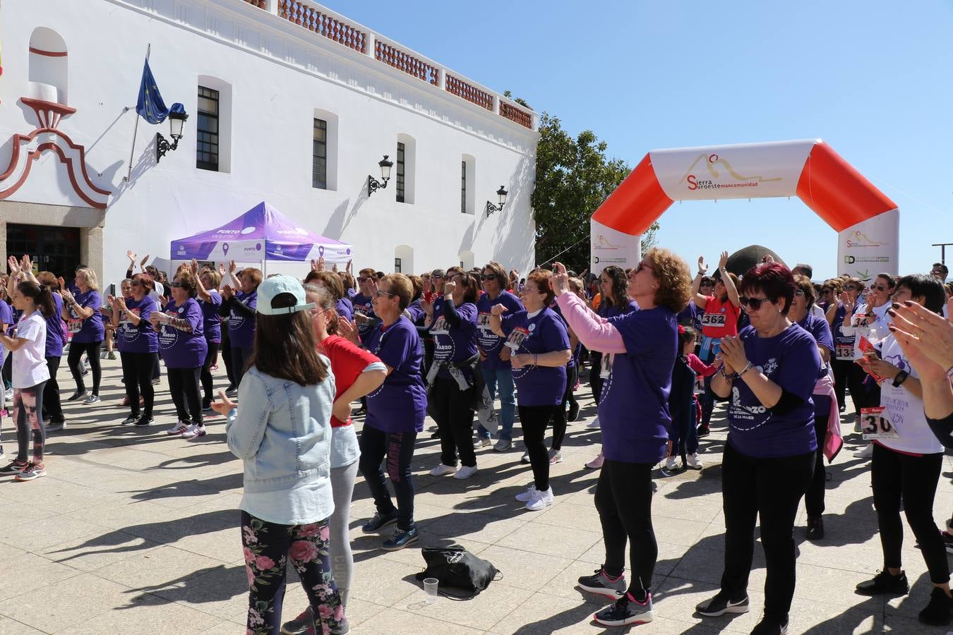 Participantes en la II Carrera de la Mujer.