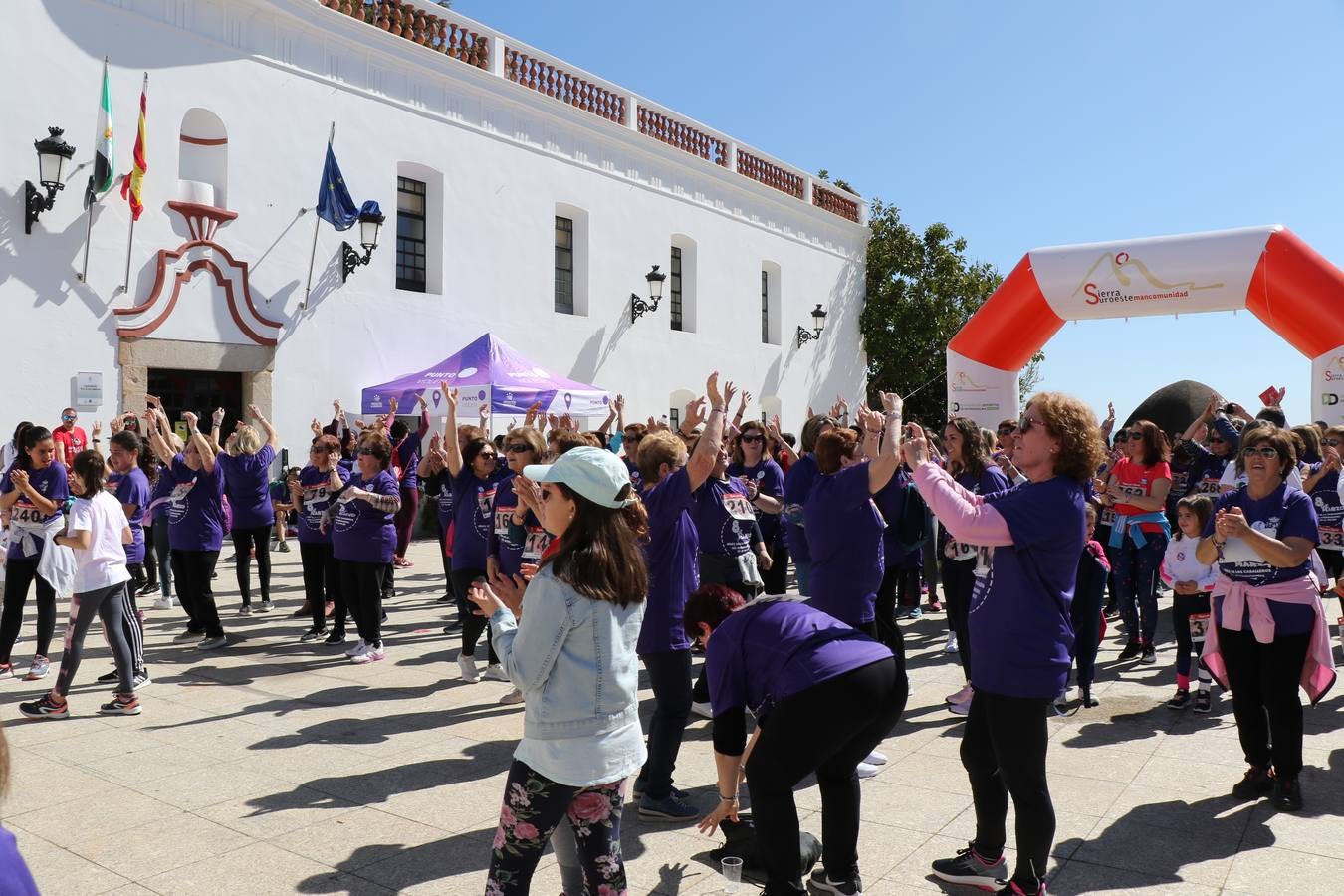 Participantes en la II Carrera de la Mujer.