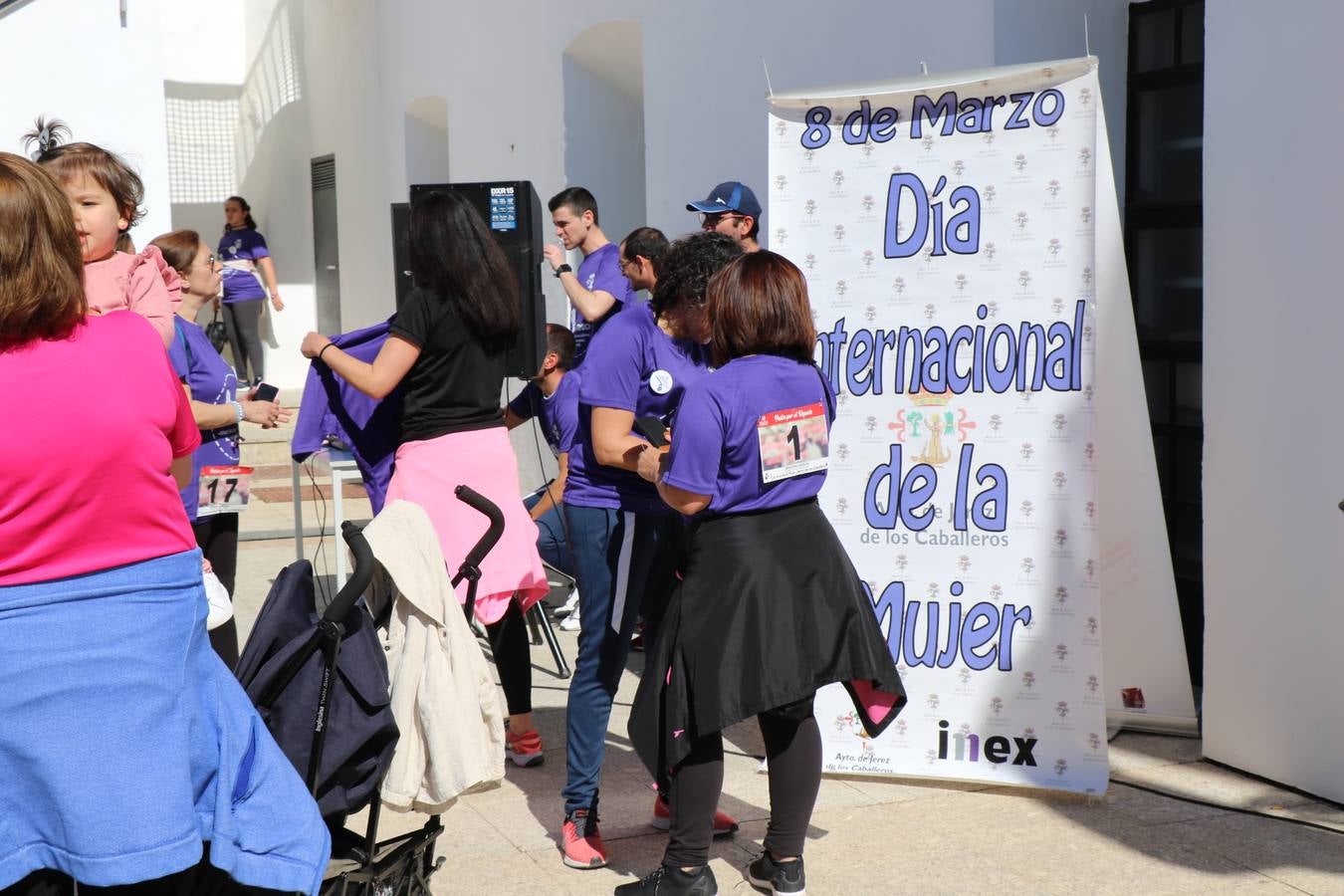 Participantes en la II Carrera de la Mujer.