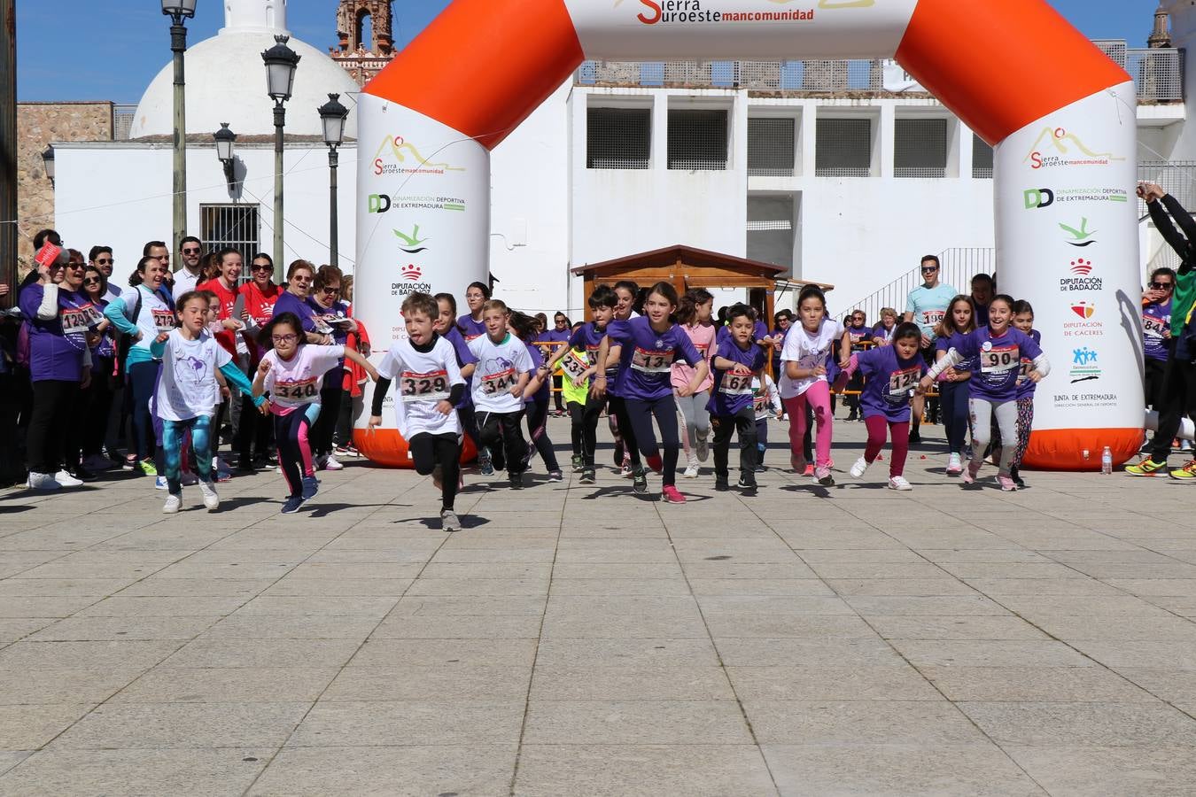 Participantes en la II Carrera de la Mujer.