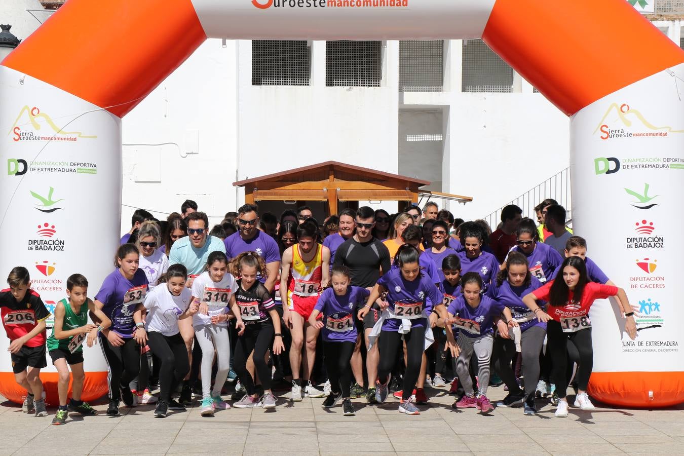 Participantes en la II Carrera de la Mujer.