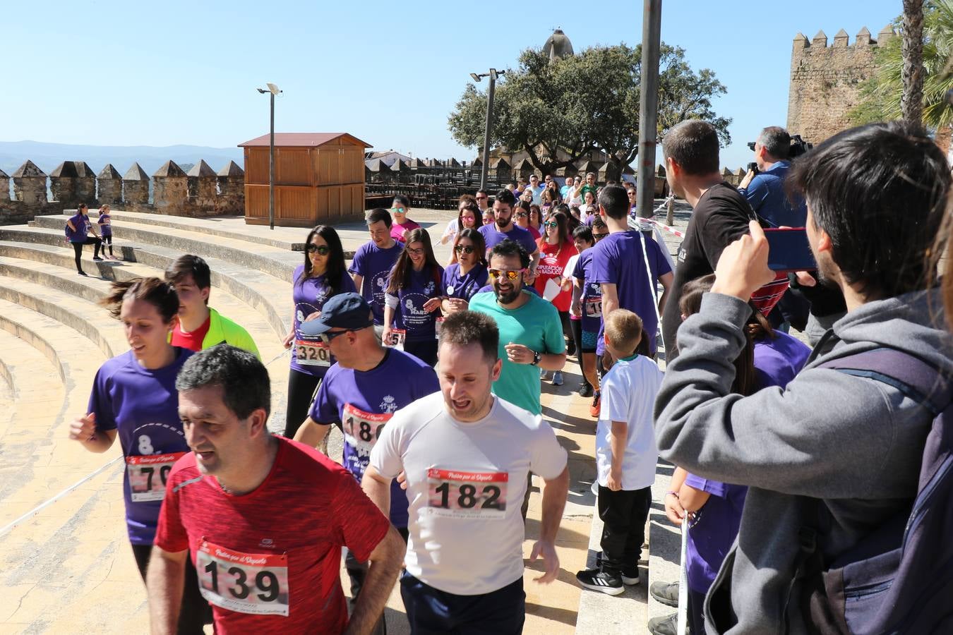 Participantes en la II Carrera de la Mujer.