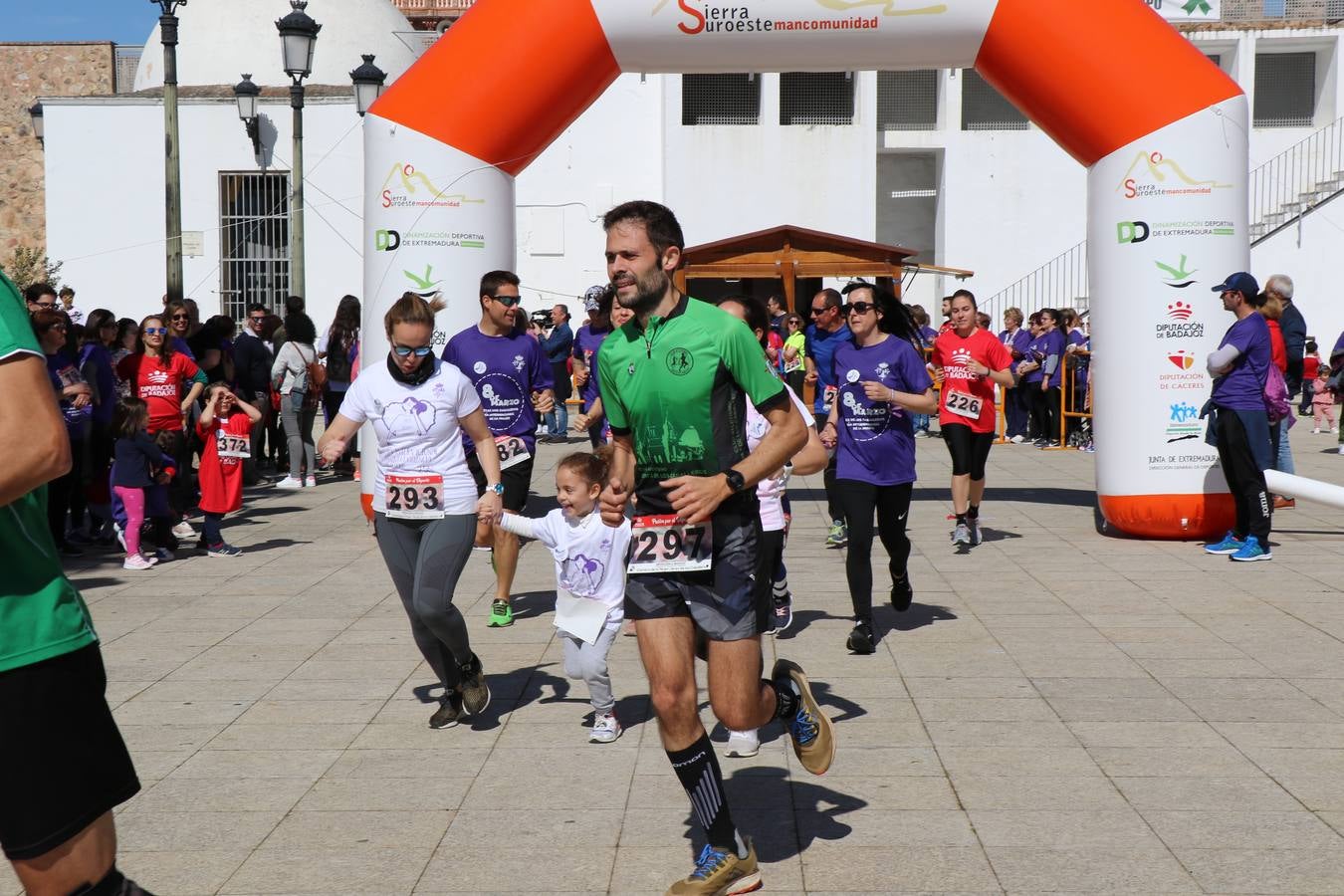 Participantes en la II Carrera de la Mujer.