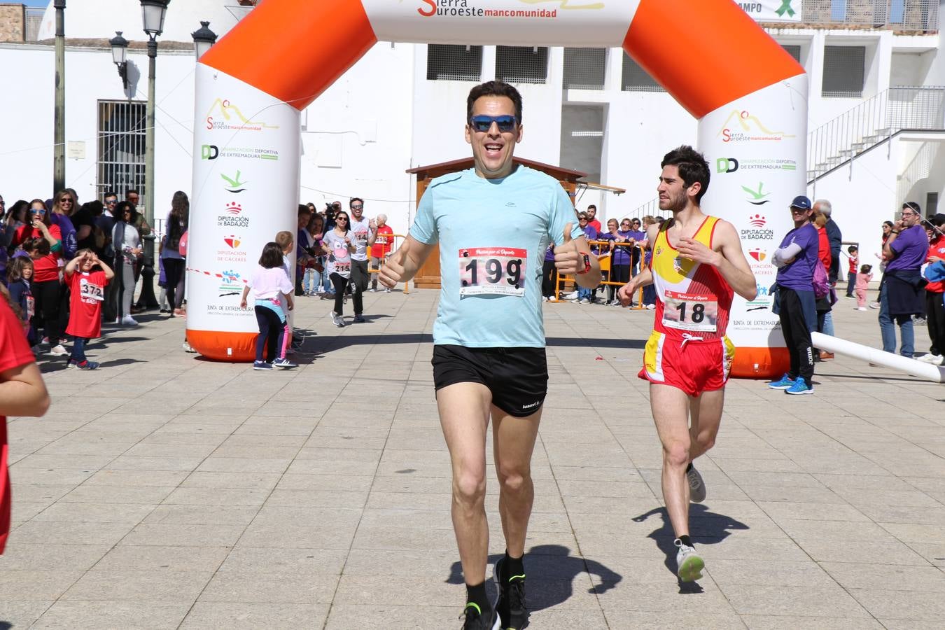 Participantes en la II Carrera de la Mujer.