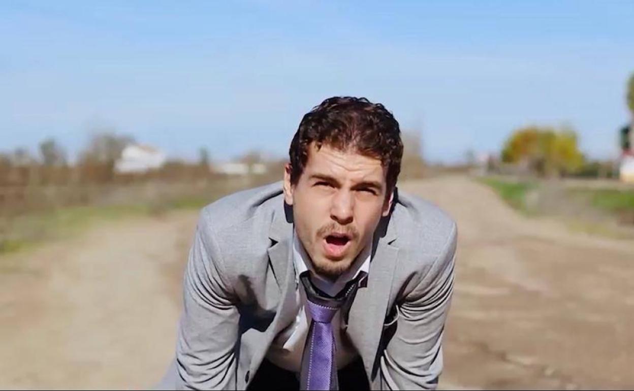 El jerezano Antonio Amaro estrena el videoclip 'Esclavo' con su grupo de rock 'Derrape'