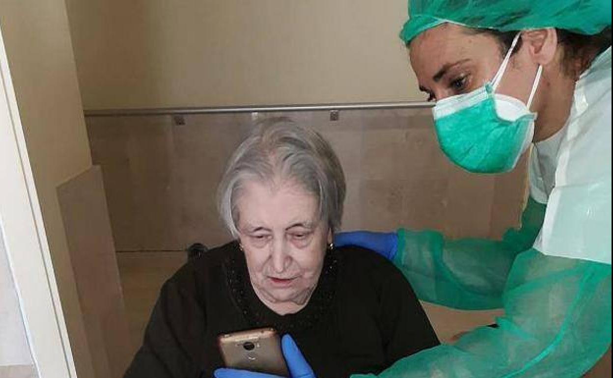 Antes del estado de alarma, Martina pasaba las tardes en la Residencia Rosalba de Mérida acompañada por alguno de sus tres hijos o de sus seis nietos.