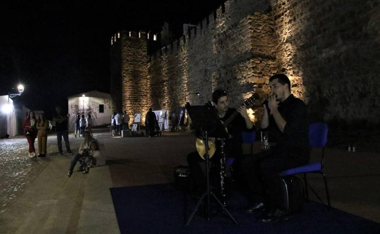'Amaro Brothers' durante la pasada edición de la 'Noche en Blanco'.