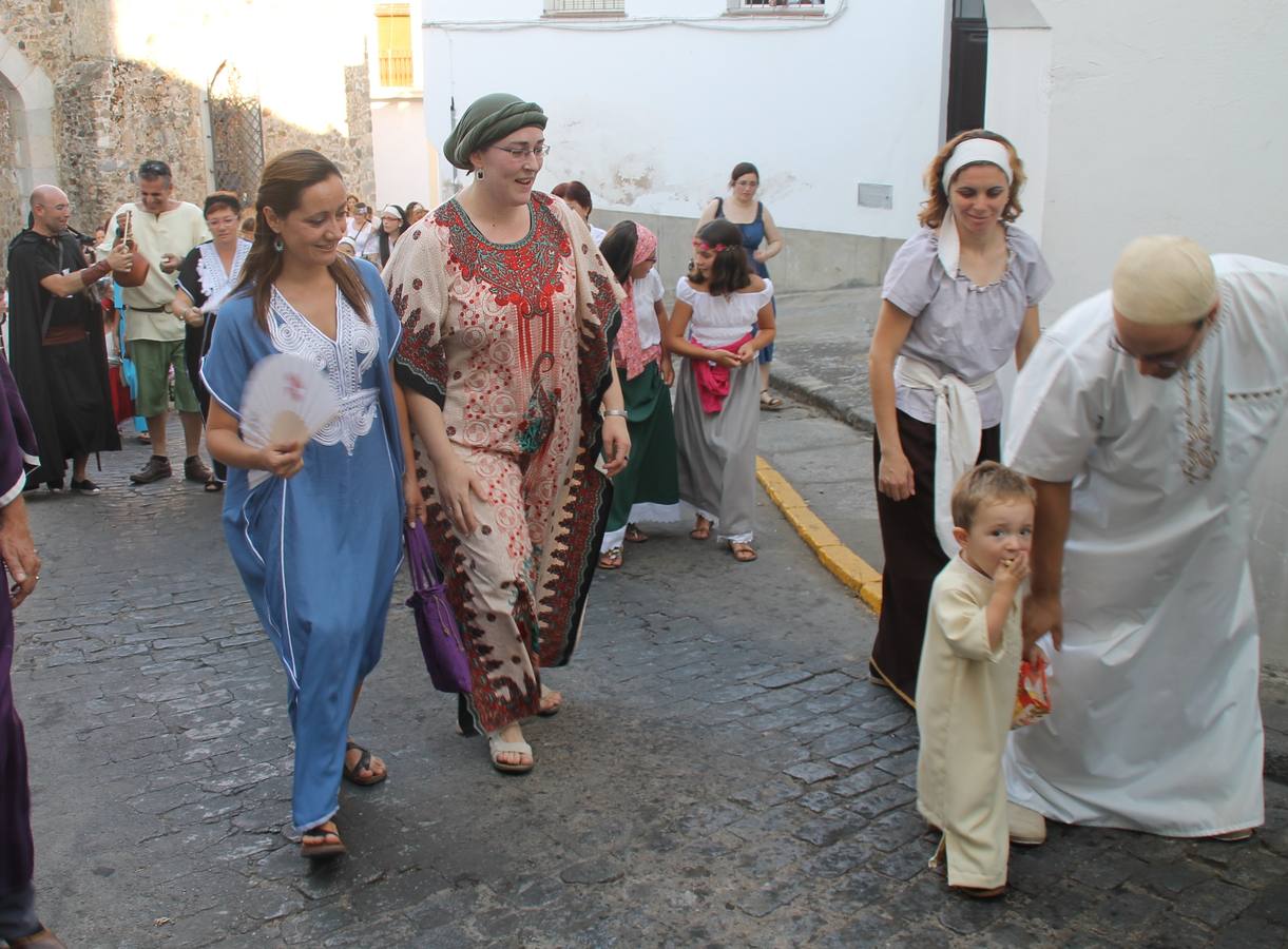 Escena de animación de calle en la fortaleza templaria.