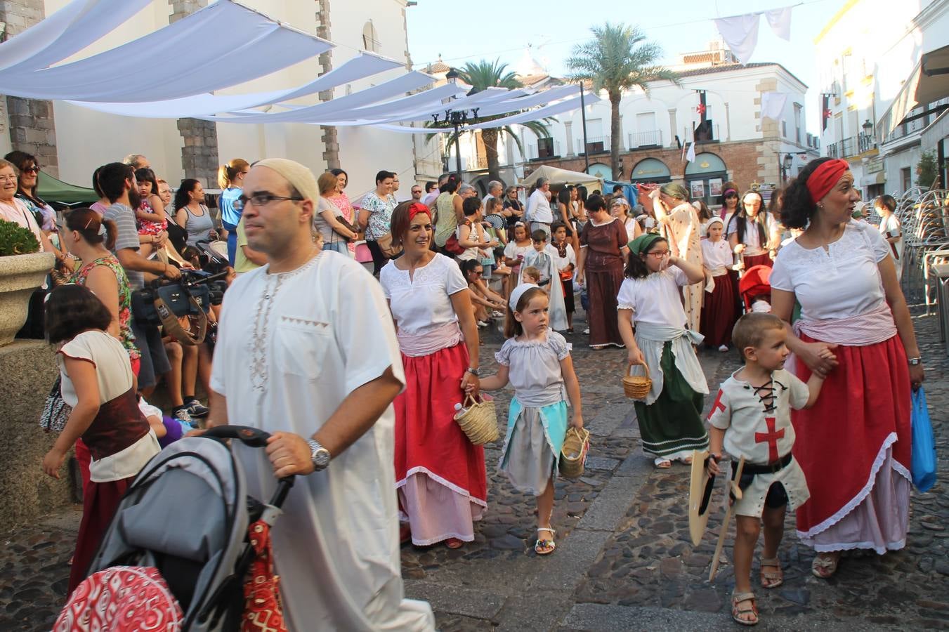 Escena de animación de calle en la fortaleza templaria.