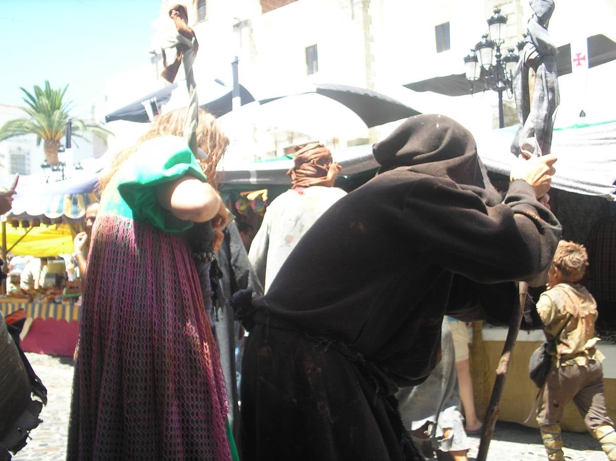Escena de animación de calle en la fortaleza templaria.