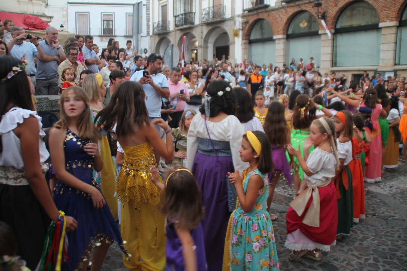 Escena de animación de calle en la fortaleza templaria.