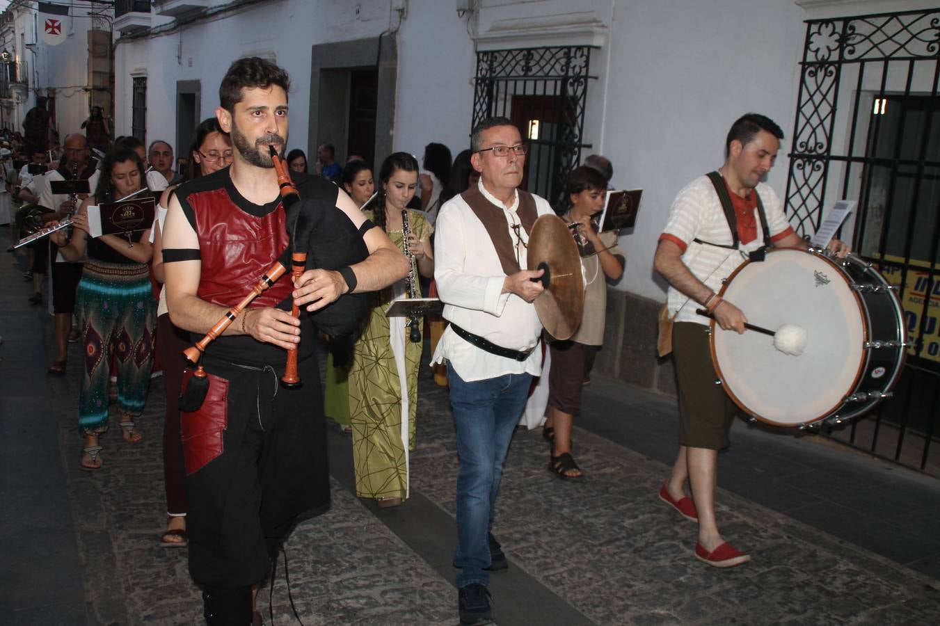 Escena de animación de calle en la fortaleza templaria.