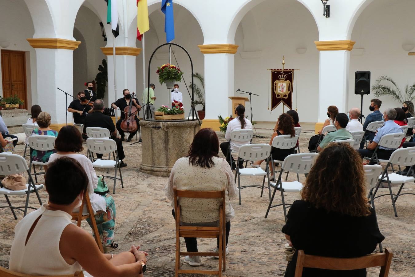 El alcalde de Jerez de los Caballeros, Juan Carlos Santan, durante su discurso.