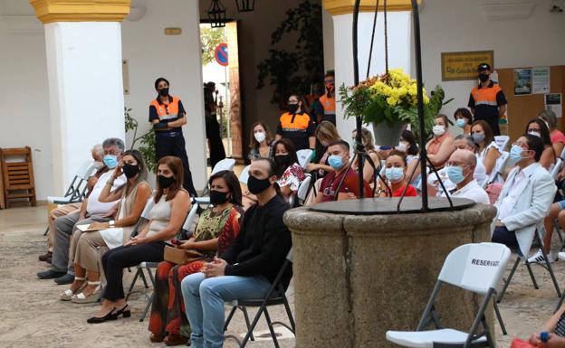 Autoridades y personal docente de los diferentes centros educativos de Jerez y sus pedanías. 