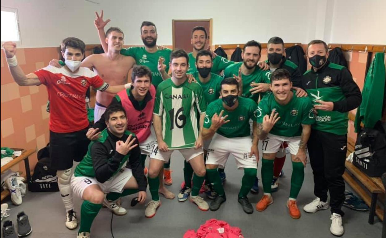 El Jerez vence al Xerez y se afianza en el liderato