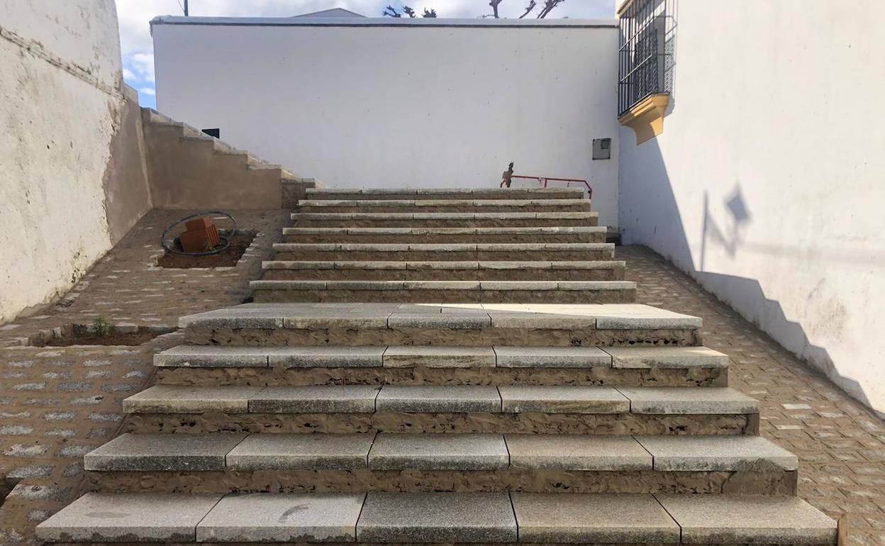 Una polémica escalera en el barrio medieval de Jerez
