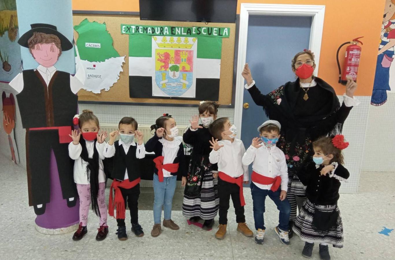 Fotos: Los centros educativos de Jerez y sus pedanías celebran el Día de Extremadura en la Escuela