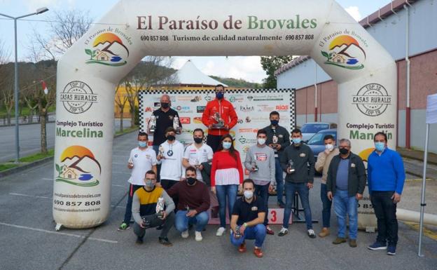 Pódium, autoridades y miembros del Motor Club Jerez. 