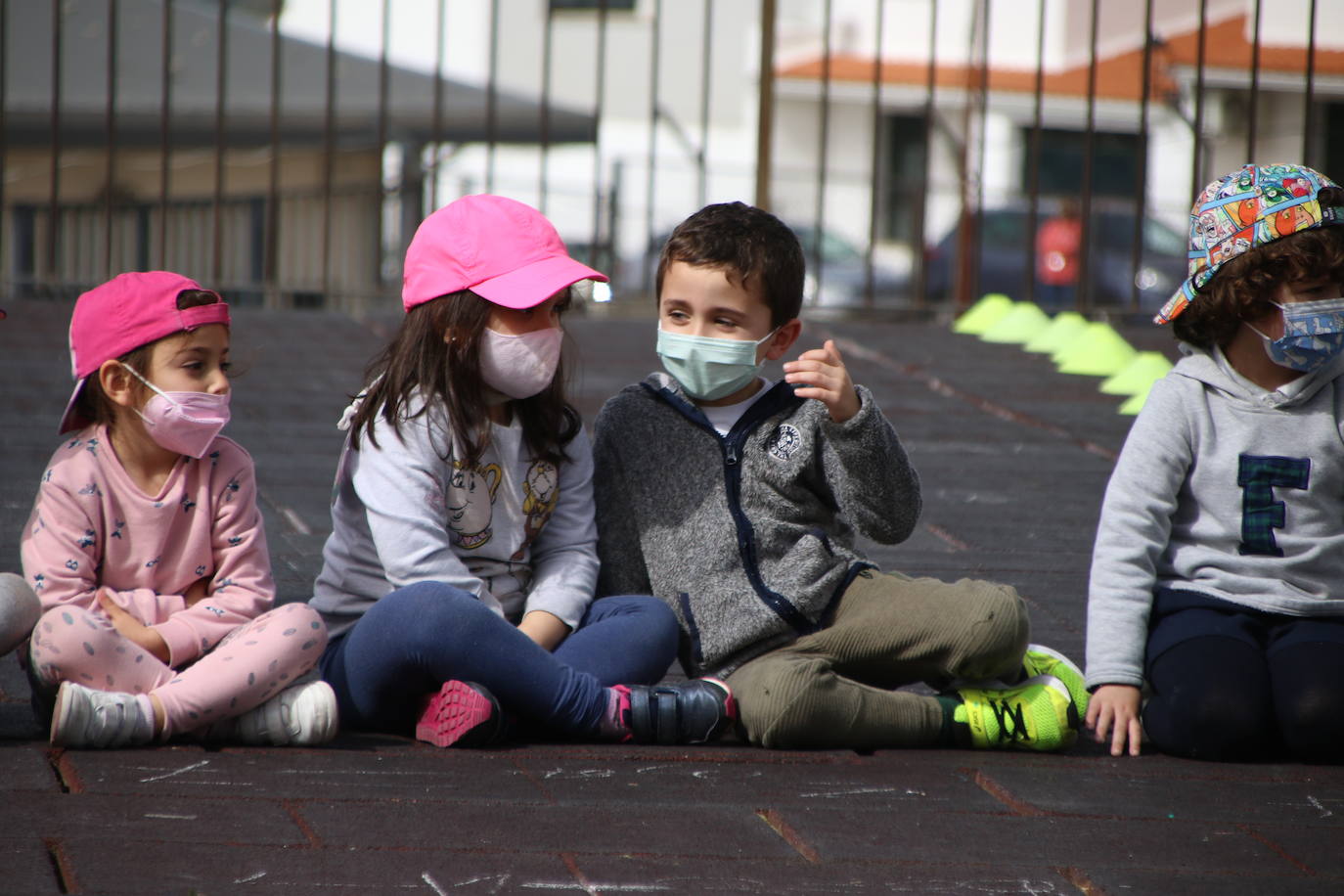 Fotos: Los sones cofrades resuenan con fervor y júbilo en el CEIP &#039;El Rodeo&#039;