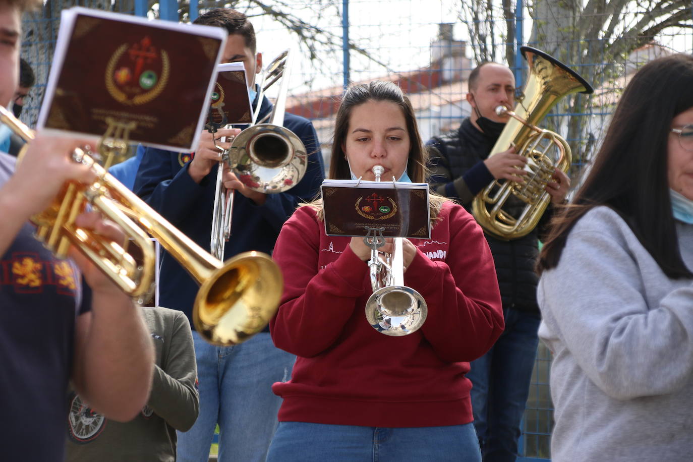 Fotos: Los sones cofrades resuenan con fervor y júbilo en el CEIP &#039;El Rodeo&#039;