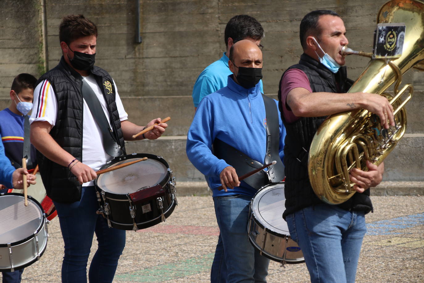 Fotos: Los sones cofrades resuenan con fervor y júbilo en el CEIP &#039;El Rodeo&#039;