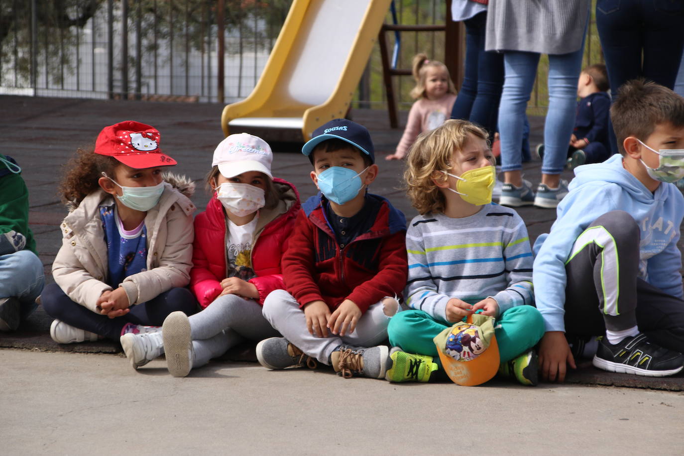 Fotos: Los sones cofrades resuenan con fervor y júbilo en el CEIP &#039;El Rodeo&#039;