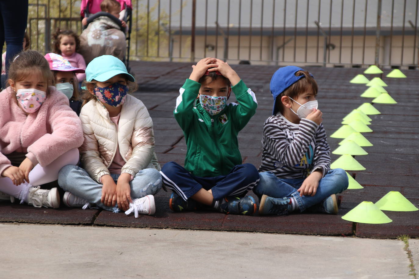 Fotos: Los sones cofrades resuenan con fervor y júbilo en el CEIP &#039;El Rodeo&#039;