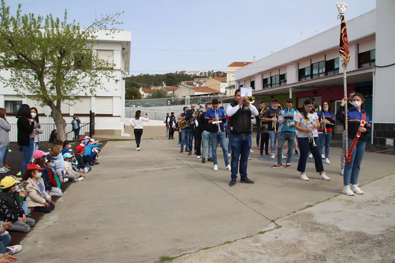 Fotos: Los sones cofrades resuenan con fervor y júbilo en el CEIP &#039;El Rodeo&#039;