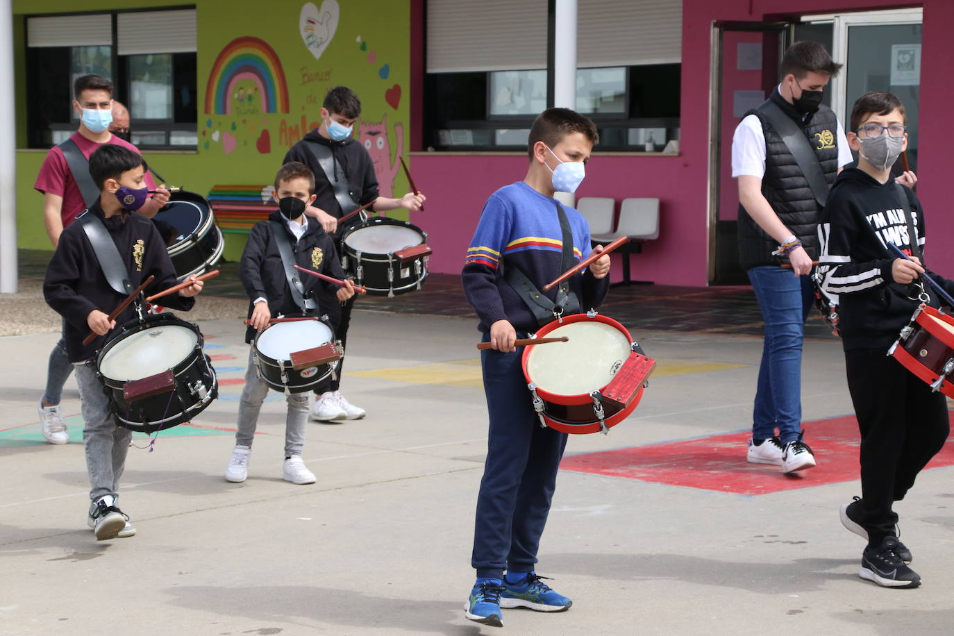 Fotos: Los sones cofrades resuenan con fervor y júbilo en el CEIP &#039;El Rodeo&#039;