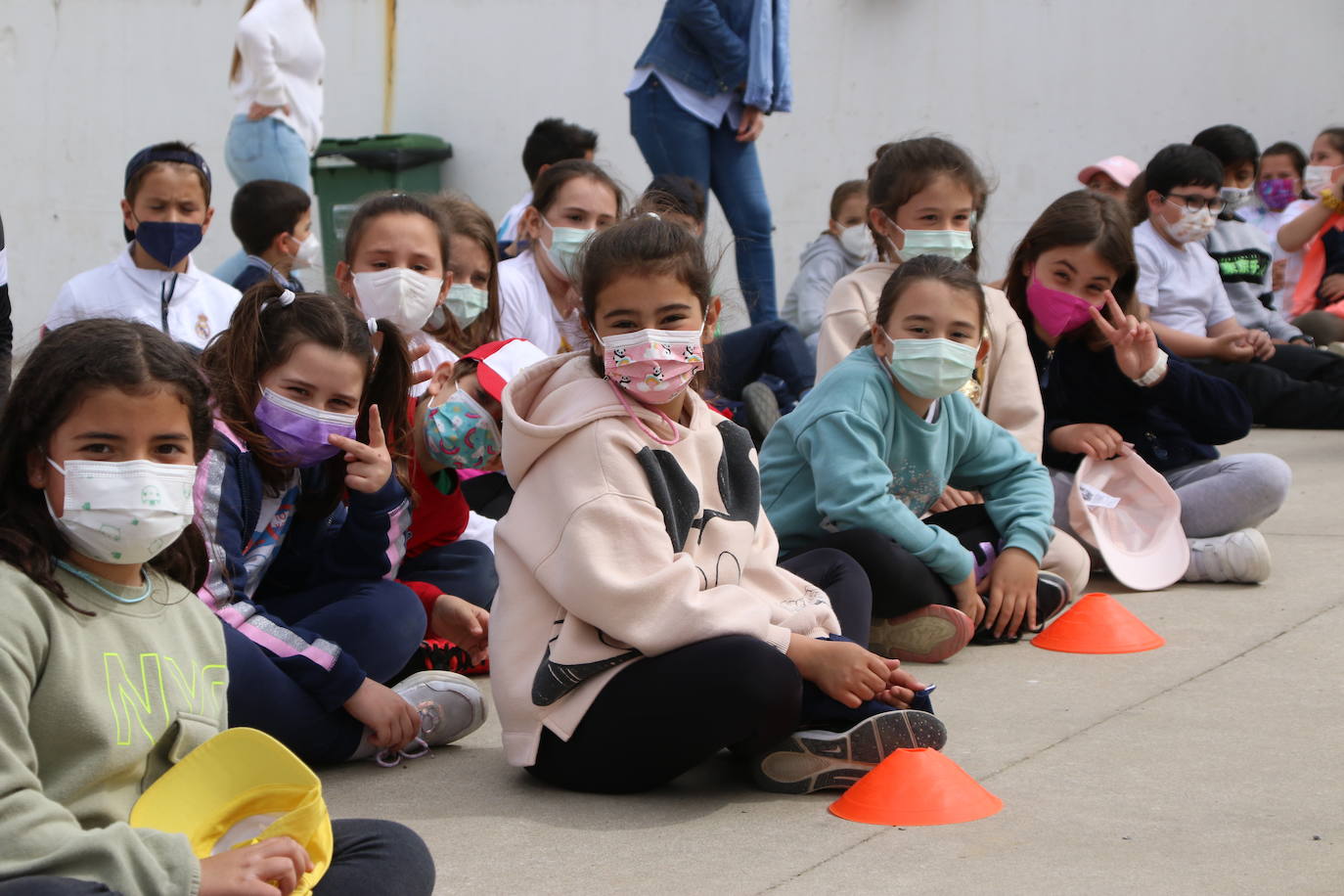 Fotos: Los sones cofrades resuenan con fervor y júbilo en el CEIP &#039;El Rodeo&#039;