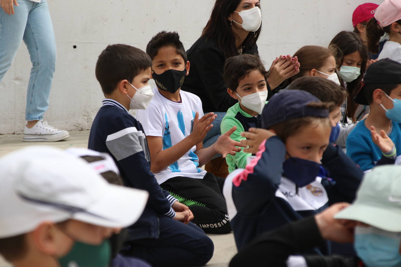 Fotos: Los sones cofrades resuenan con fervor y júbilo en el CEIP &#039;El Rodeo&#039;