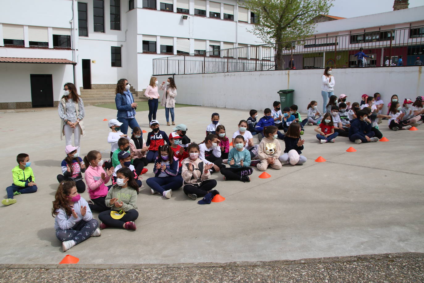 Fotos: Los sones cofrades resuenan con fervor y júbilo en el CEIP &#039;El Rodeo&#039;