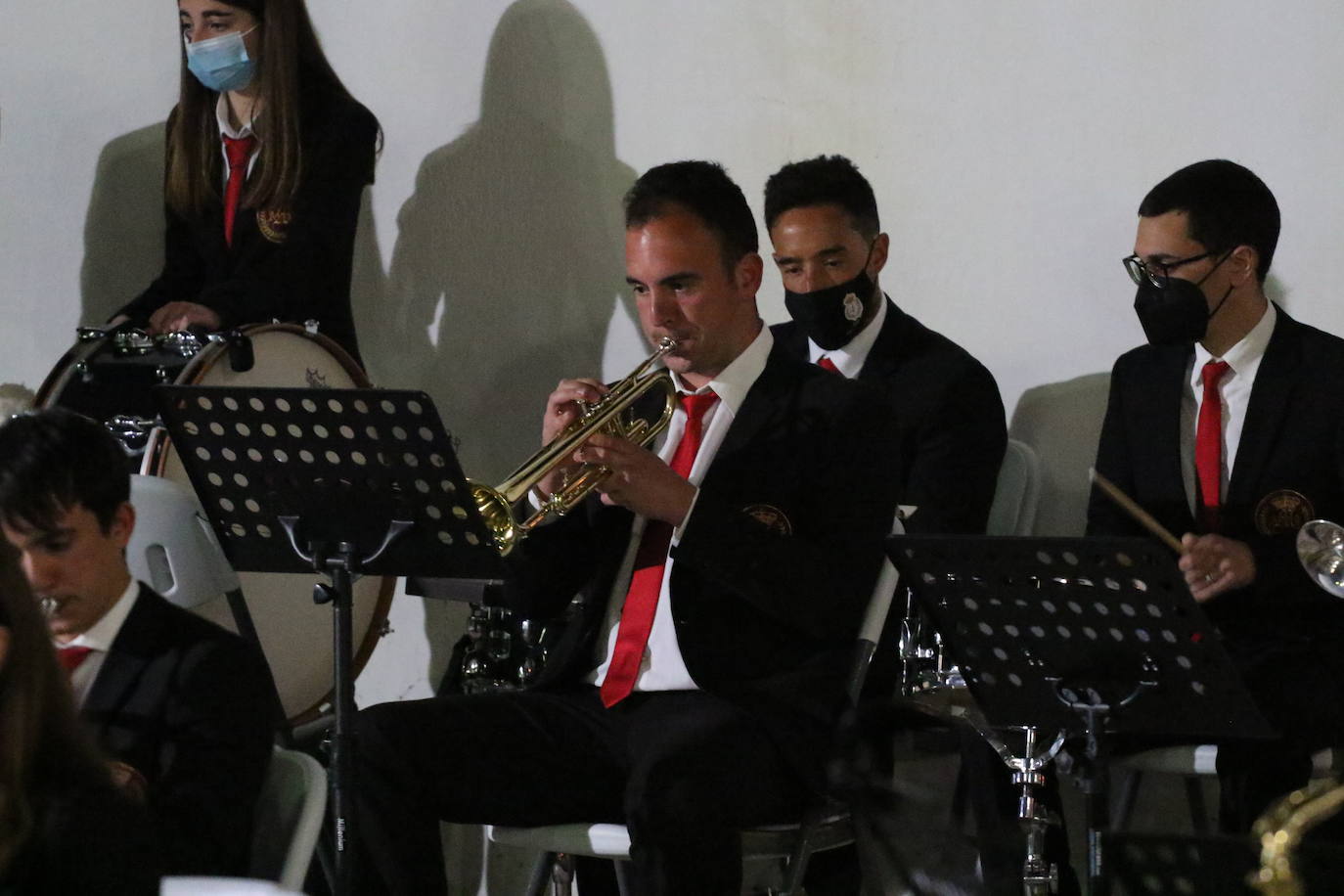 Fotos: La Plaza de la Alcazaba acoge varios conciertos de bandas con un fin solidario