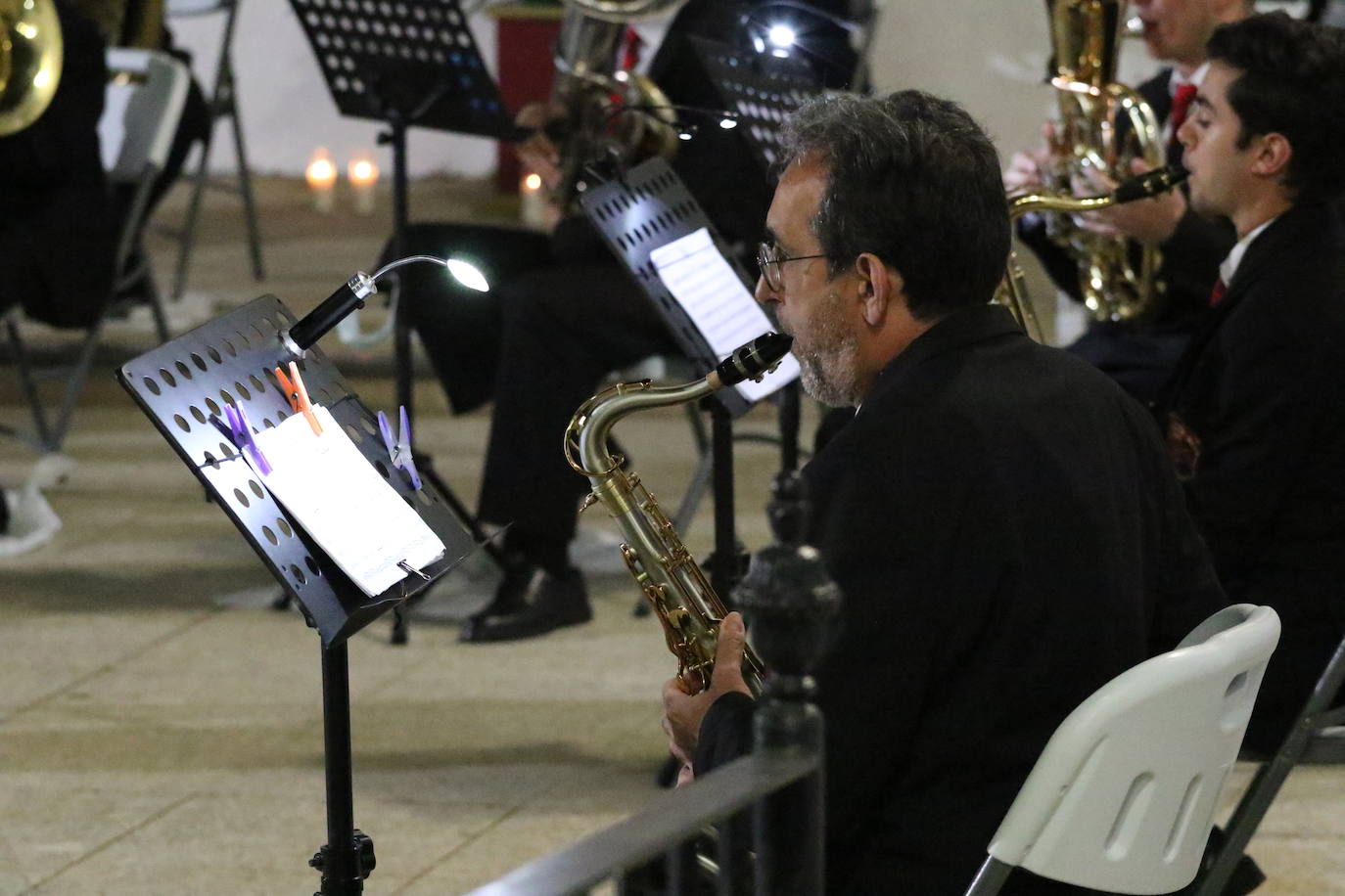 Fotos: La Plaza de la Alcazaba acoge varios conciertos de bandas con un fin solidario