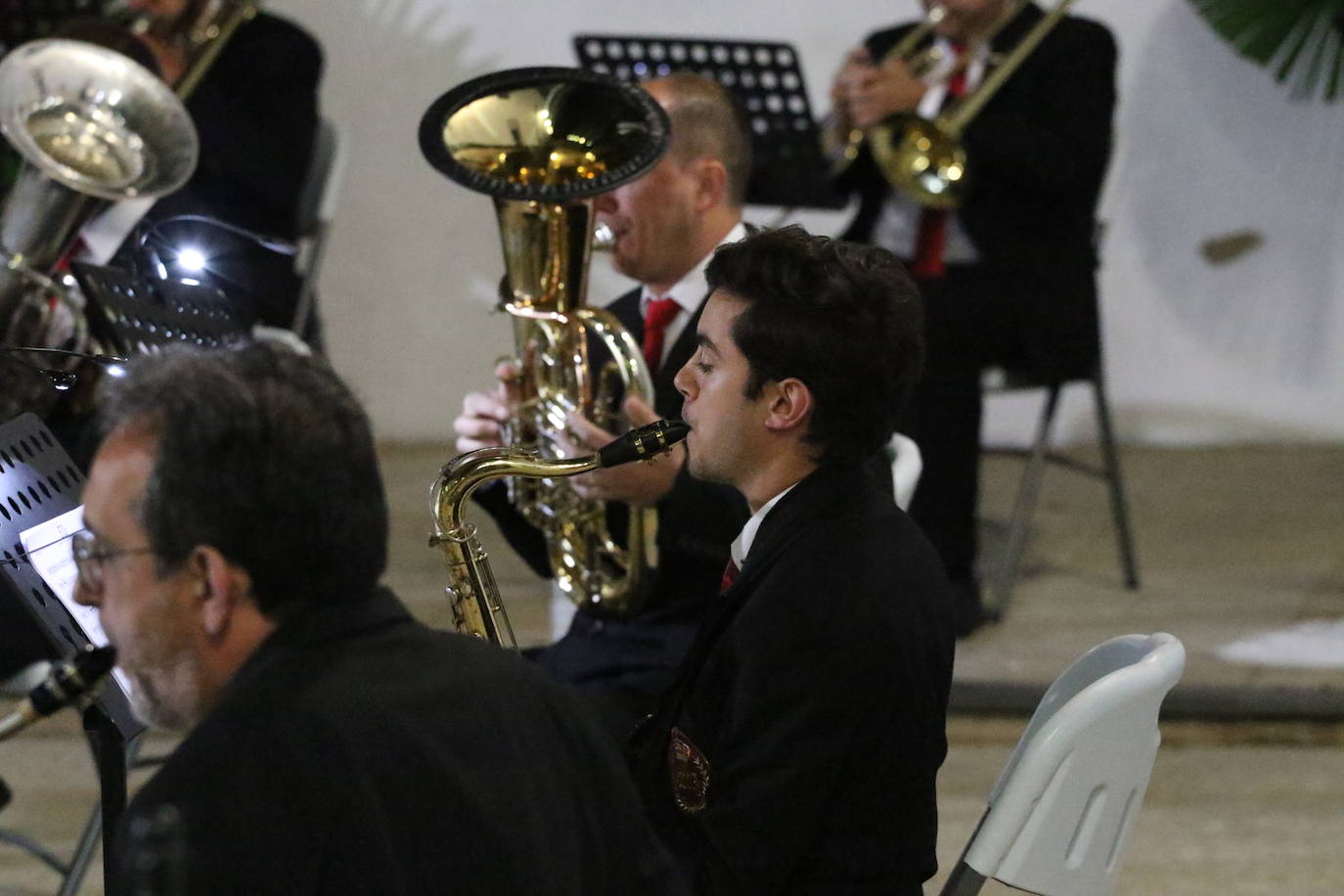 Fotos: La Plaza de la Alcazaba acoge varios conciertos de bandas con un fin solidario