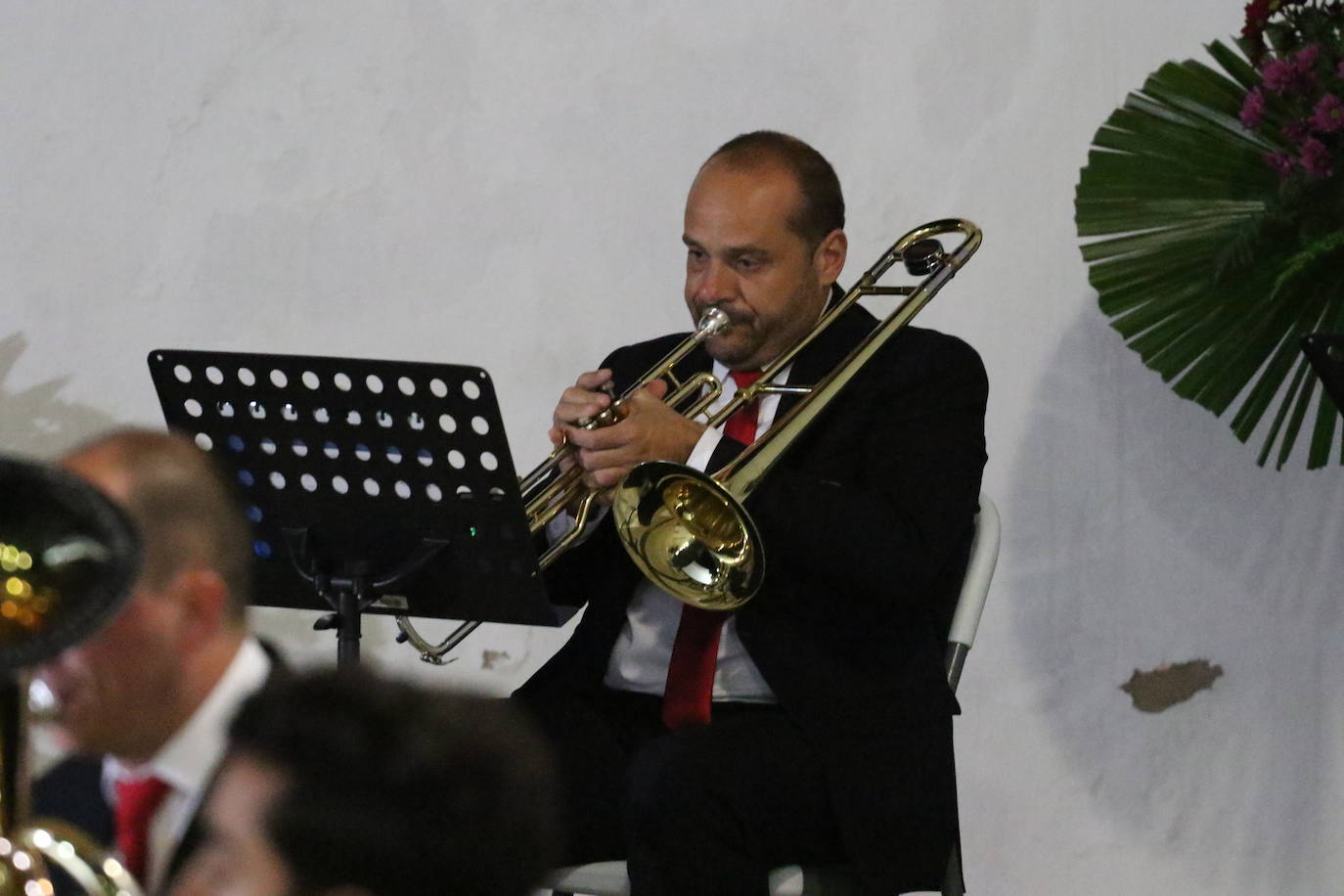 Fotos: La Plaza de la Alcazaba acoge varios conciertos de bandas con un fin solidario