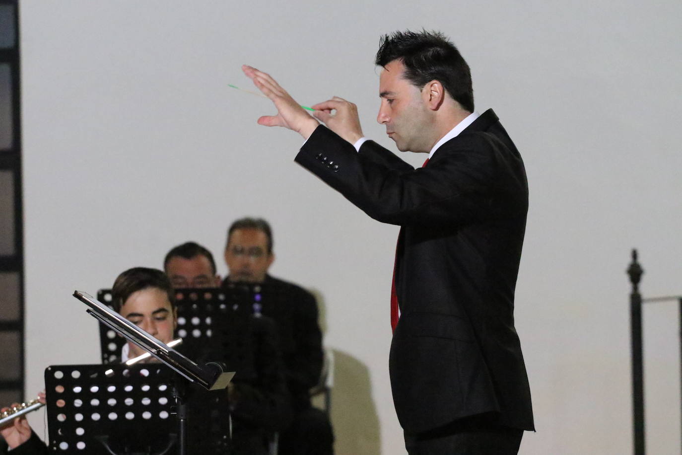 Fotos: La Plaza de la Alcazaba acoge varios conciertos de bandas con un fin solidario
